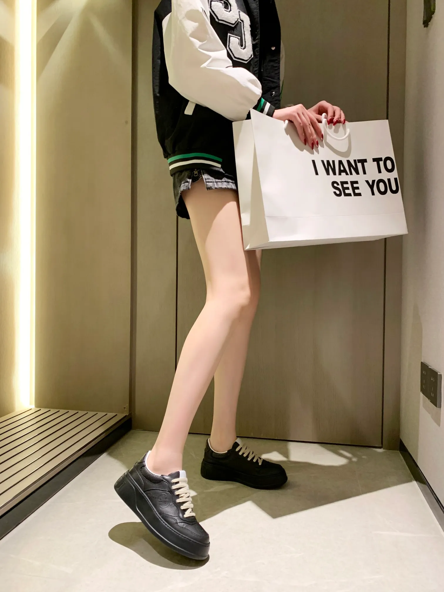 👟👟Ex-factory price 560👟👟 Men's size +10 Gucci2022 spring and summer new casual sports white shoes, purchasing version of the original version with a one-to-one molded IP light material sole! Upper calfskin, lining calfskin, foot pads calfskin. Complete purchasing version. Code number: female 35-40#, male 39-44# (45 customized)